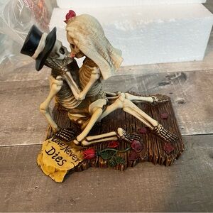 Love Never Dies - Skeleton Figure